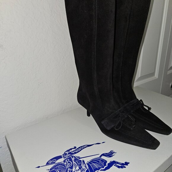 Burberry wms black low heel boots, EU 38, US 8 - Picture 3 of 11